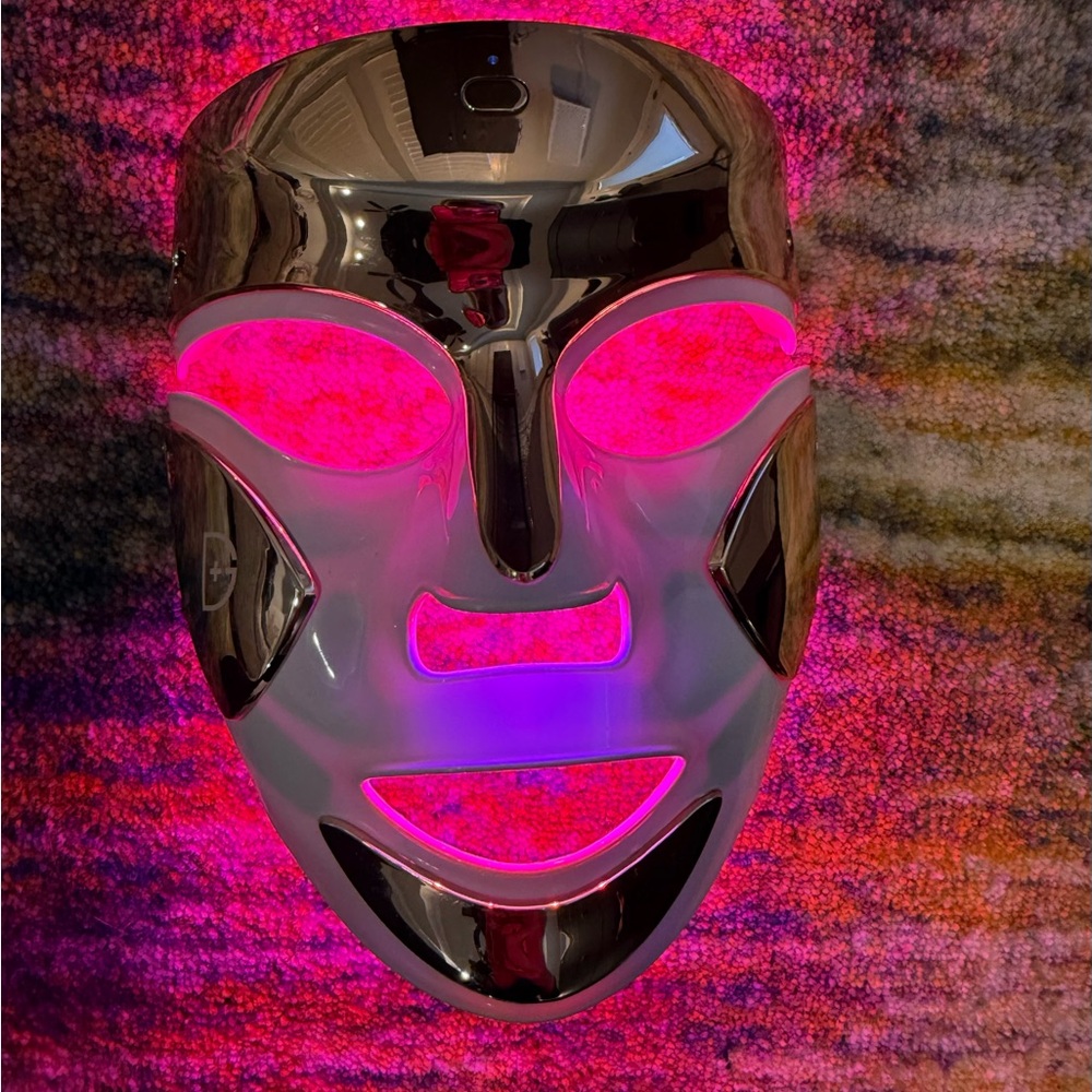 Dr. Dennis Gross DRx SpectraLite FaceWare Pro LED Mask - Picture 4 of 6